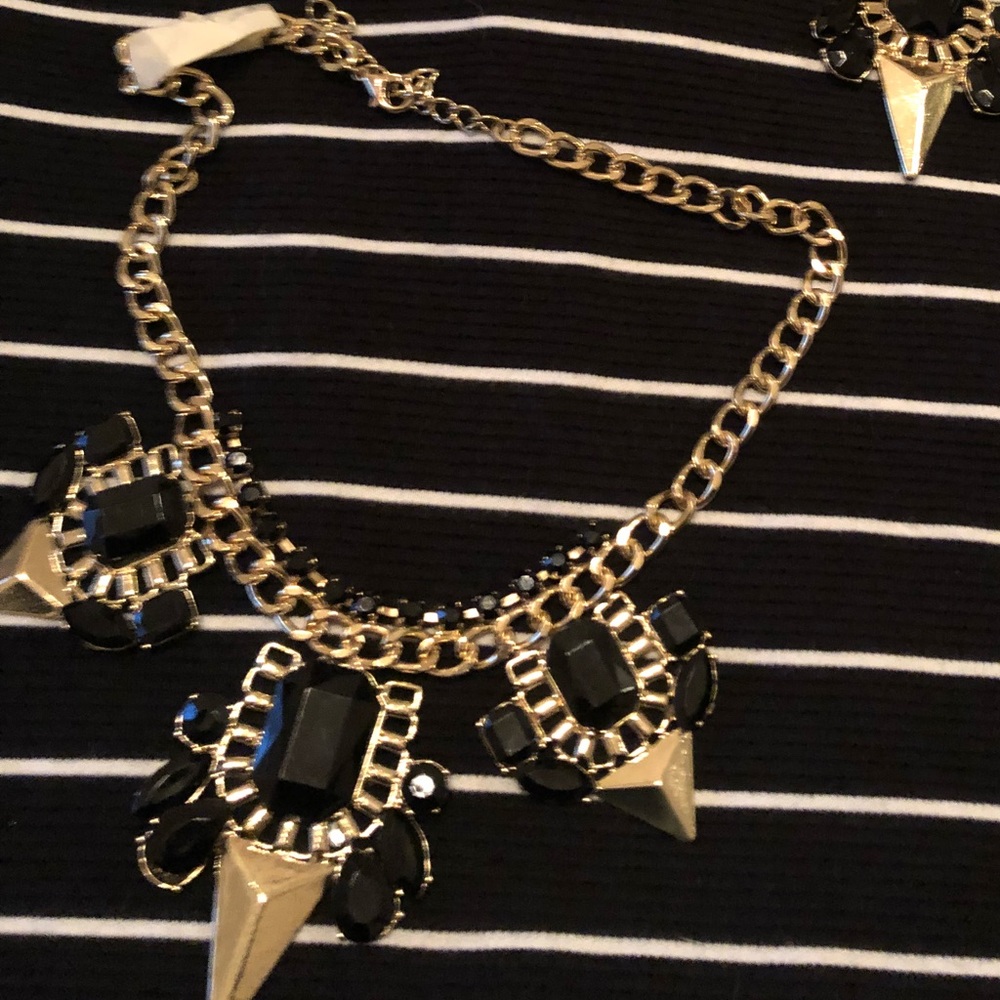 New boutique black and gold statement necklace